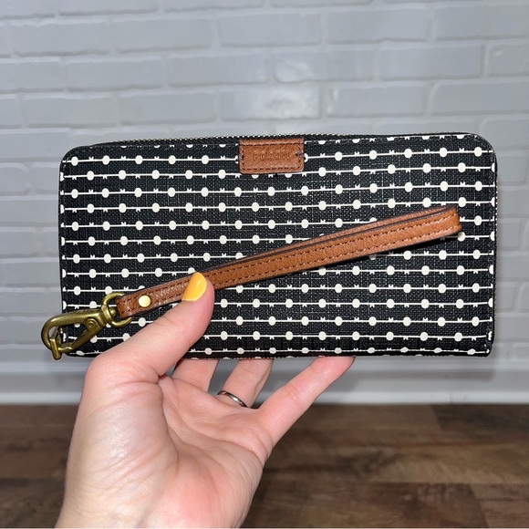 Fossil RFID Wristlet 👛 Like New! - Picture 2 of 14